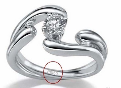 如何區(qū)別K金和鉑金?學(xué)學(xué)吧_珠寶學(xué)院_珠寶社區(qū)-國(guó)際珠寶網(wǎng)-全球最大的珠寶門(mén)戶(hù)網(wǎng)站。提供及時(shí)的行業(yè)動(dòng)態(tài)、黃金價(jià)格和珠寶加盟等資訊。